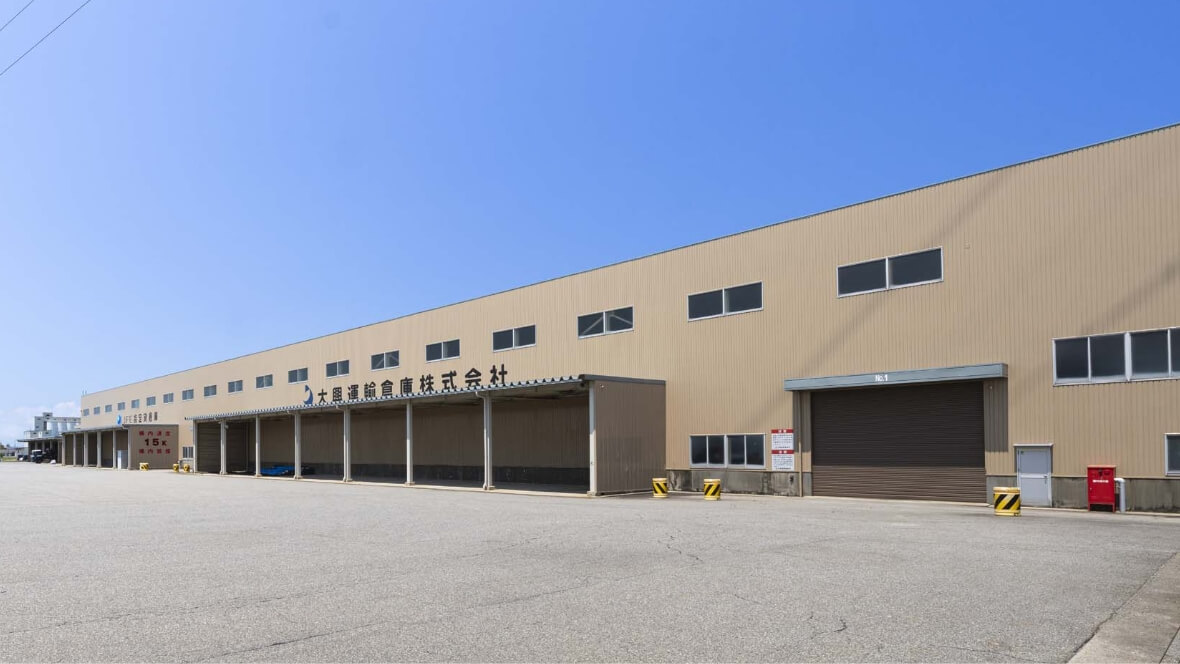 大興運輸倉庫 屋外ヤード
